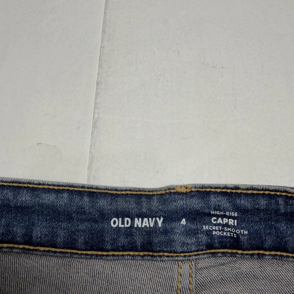 Old Navy High-Rise Capri Jeans Womens 4 Blue Medium Wash Stretch Denim Pants